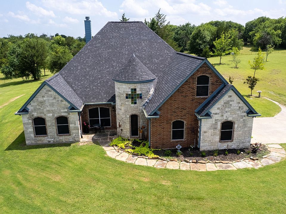 1st image of 303 Celtic Rd