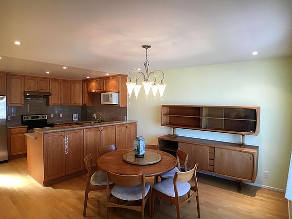 3rd image of 64 Karen Ct