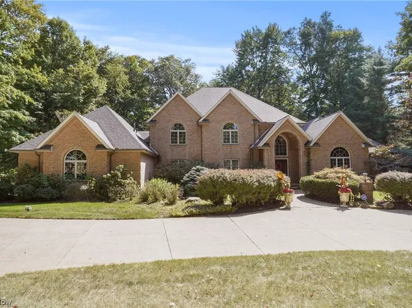 3754 N Shore Dr, Akron, OH 44333