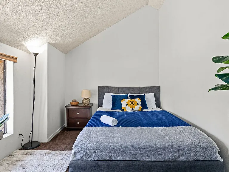1823 Pelham Ave #8 — Photo 5