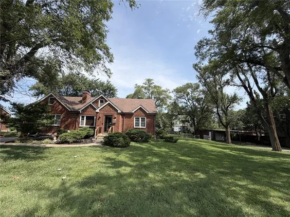 10910 W 67th St, Shawnee, KS 66203
