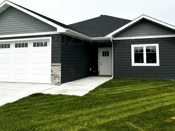 2561 69th Ave S, Fargo, ND 58104