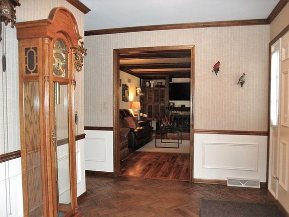5th image of 300 Shady Ln