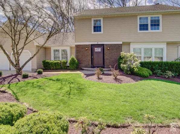 8 Sherman Ct, Manalapan, NJ 07726