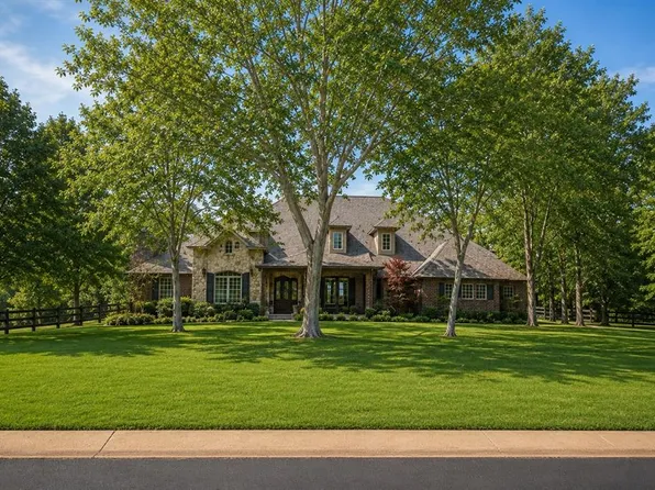 2216 Crestwood Dr, Edmond, OK 73034
