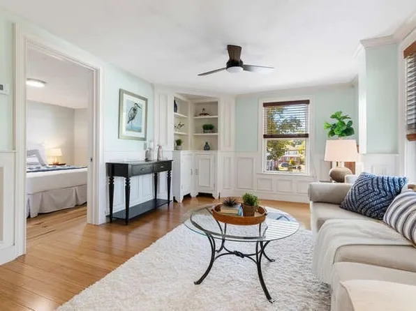 44 Cherry St Suite 2, Swampscott, MA 01907