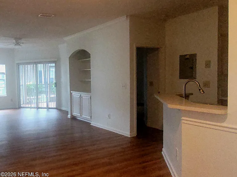 10000 Gate Pkwy N #512 — Photo 3