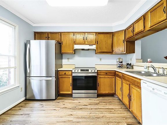 5th image of 108 Gnarled Oak Ln
