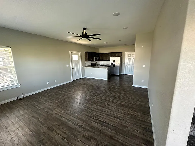 2527 S Adele Ave — Photo 3