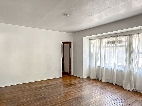 5th image of 2540 Glen Green St