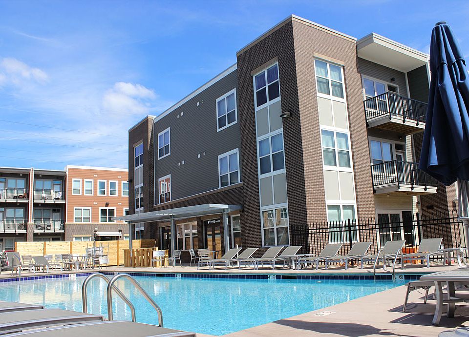 MadMar Flats Swimming Pool - Cincinnati Apartments