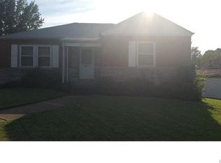 2877 Chadwick Dr, Saint Louis, MO 63121