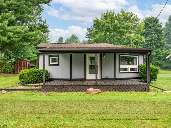 189 Hawthorne Dr, North Benton, OH 44449