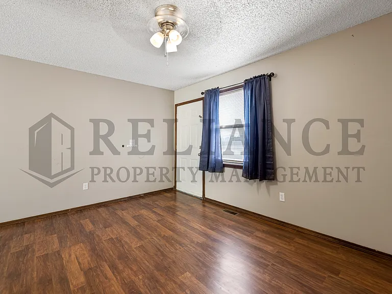 1320 E Peach Ave — Photo 7