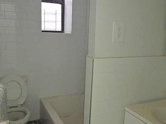 5th image of 272 Lincoln Pl APT B5