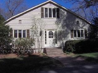 4 Meeting House Hill Rd, Dover, MA 02030