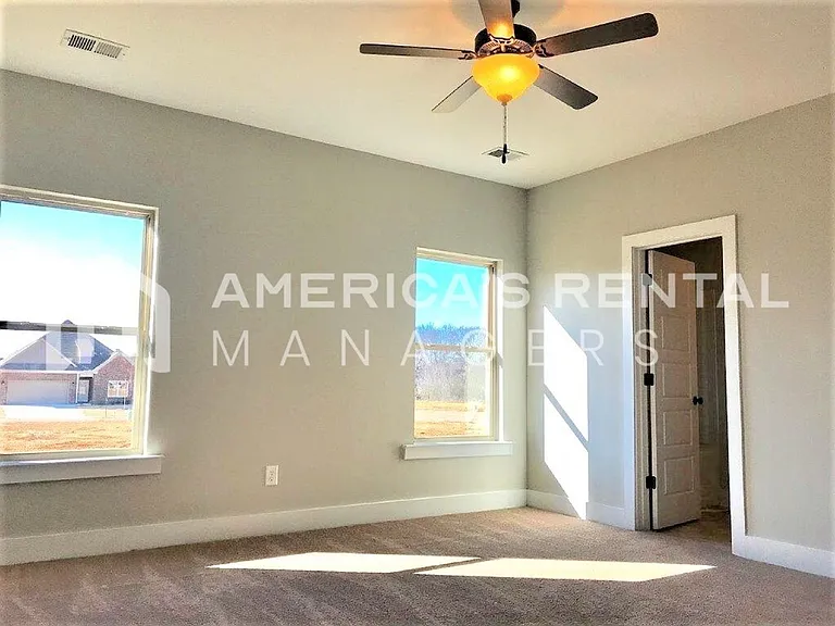 320 Union Station Dr — Photo 6