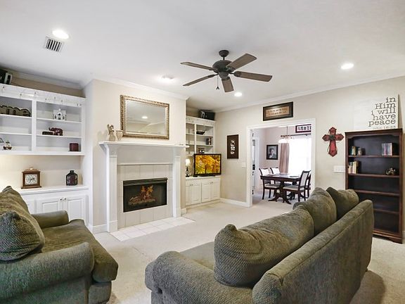 3rd image of 467 Fairfield Dr