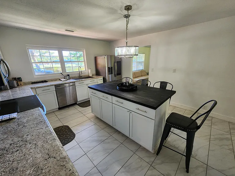 1730 W Tharpe St — Photo 3