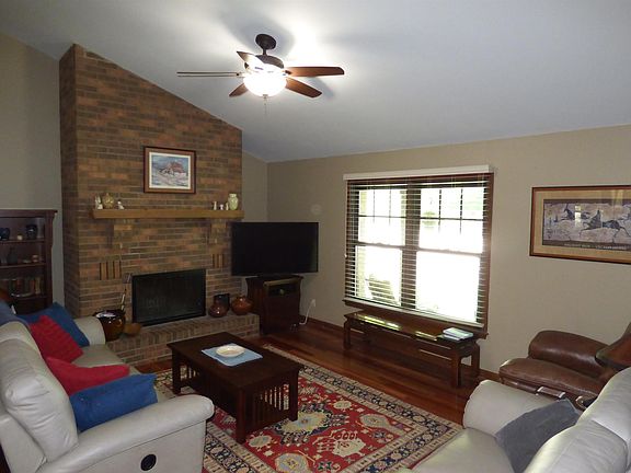 3rd image of 3813 Eastbrooke Dr