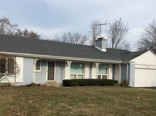 700 W Deerpath Rd, Lake Forest, IL 60045