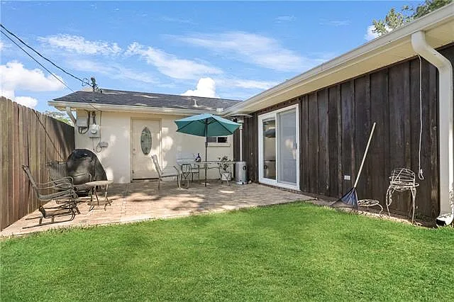 545 Hutchinson St — Photo 13