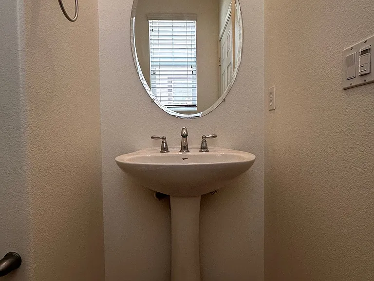 715 Nile River Dr — Photo 35