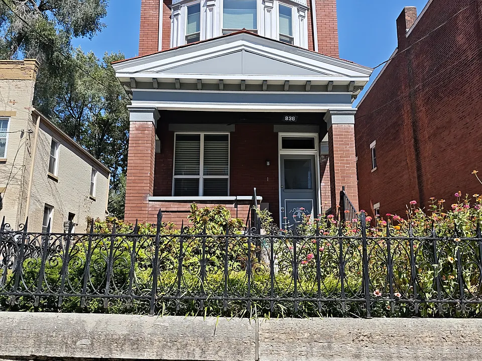 836 York St #2