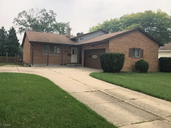 5869 Scarlet Oak Dr, Bedford Heights, OH 44146