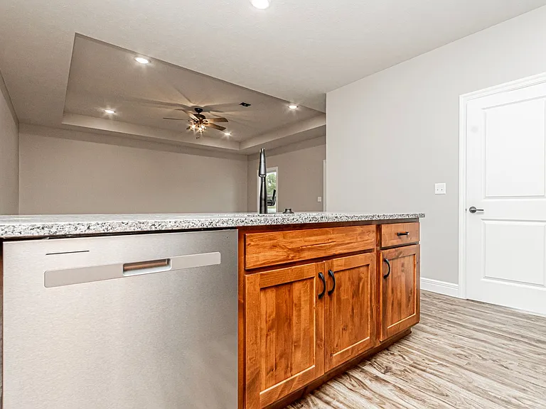 1704 Kenneth Dr — Photo 8