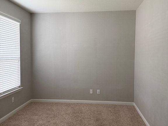 4th image of 1004 Brownford Dr