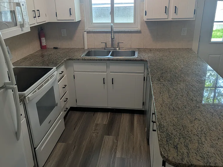 1763 Rolling Hills Dr — Photo 3