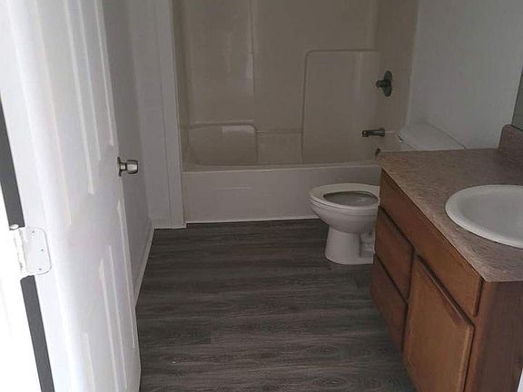 4th image of 95 Avenue I #D