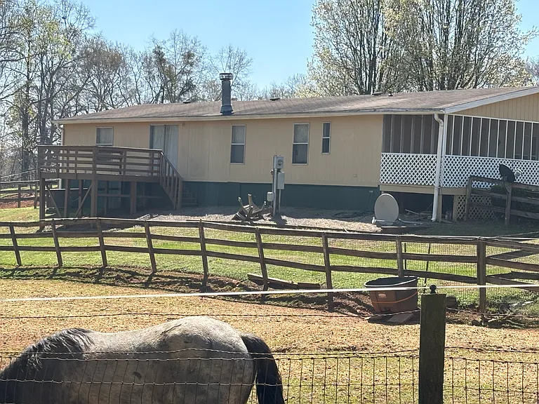 5020 Green Dr — Photo 3