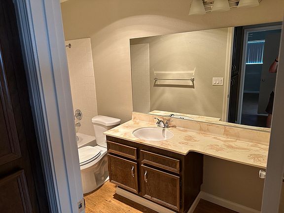 5th image of 8229 Orchard Ave #3
