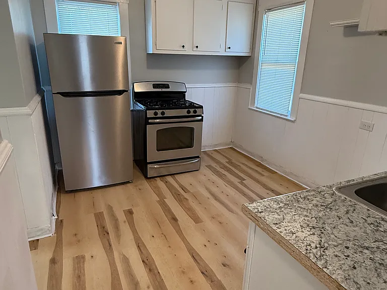 3917 Clybourne Ave — Photo 4