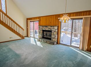 146 Cornwall Pl, Bushkill, PA 18324