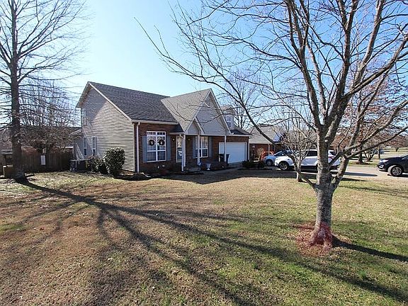2nd image of 514 E Oakdale Dr