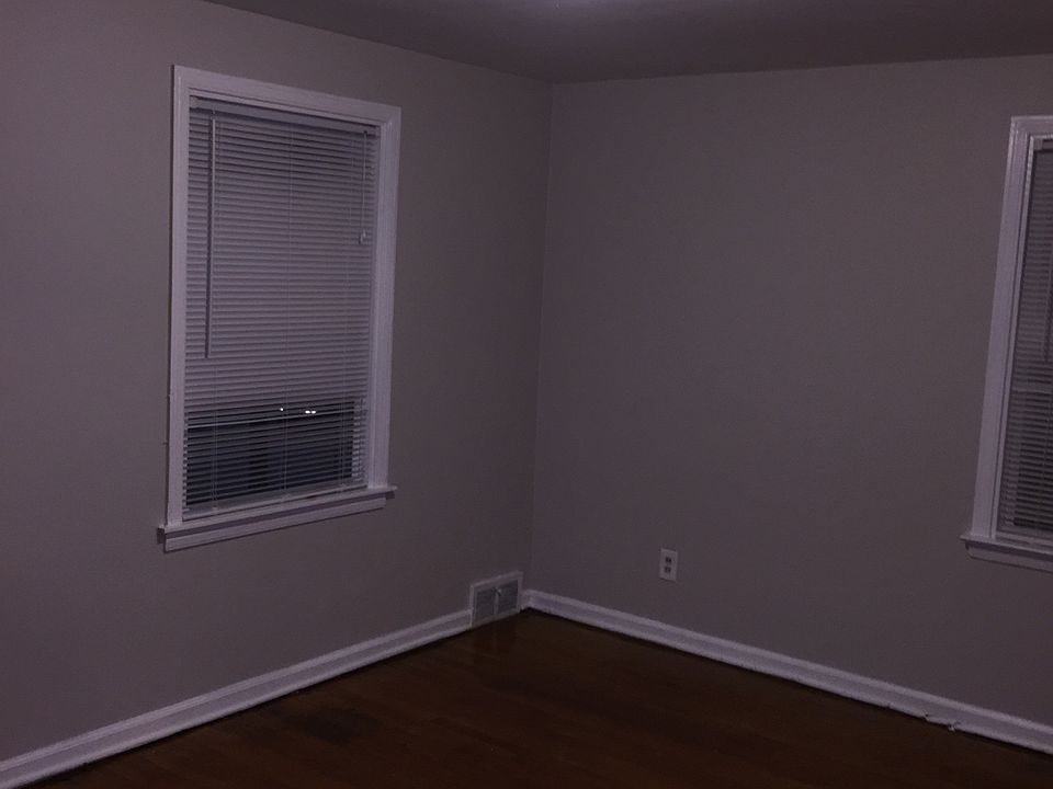 2nd image of 16220 Mark Twain St