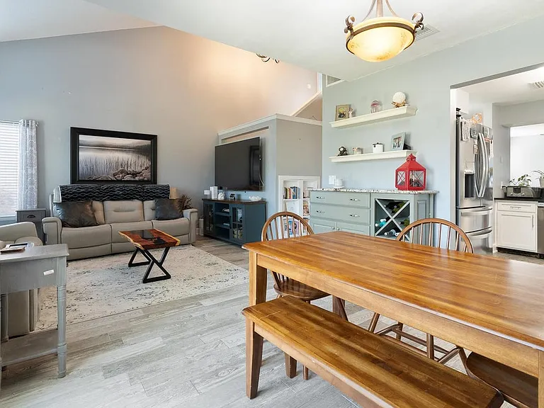 800 Bay Dr #10 — Photo 25
