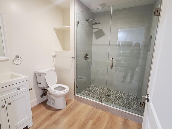 5th image of 640 Imperial Ave #13