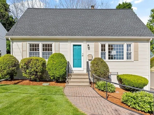 22 Thornton Ave, Lowell, MA 01852