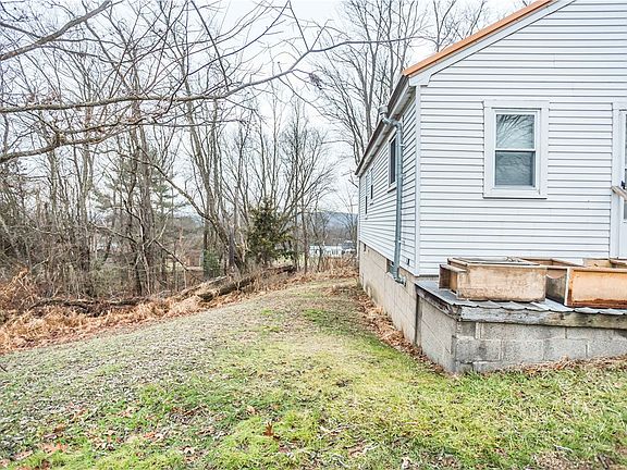 3rd image of 795 Prospect St