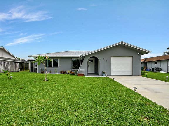 4th image of 932 Camellia Drive