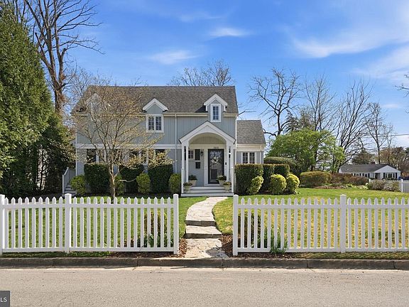 2nd image of 3101 Circle Hill Rd