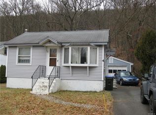 4 Village Dr, Greenwood Lake, NY 10925