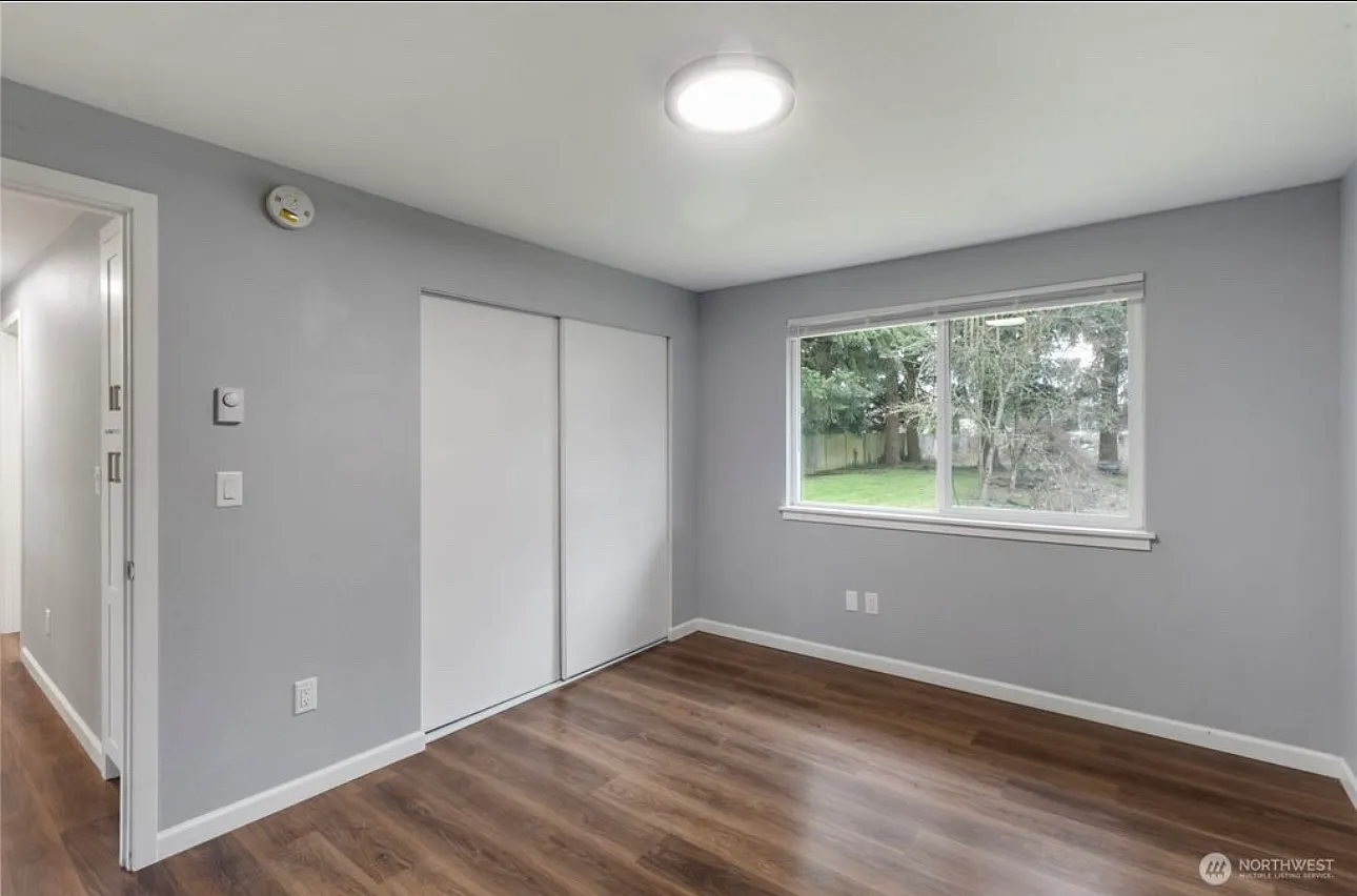 3 bed, 1036 sqft, $3,000 — Photo 2