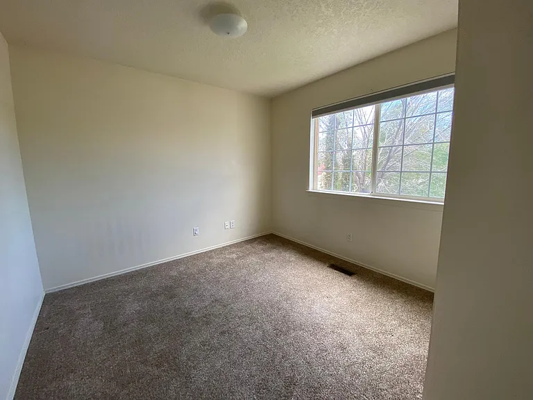 7432 Peregrine Rd NE — Photo 16