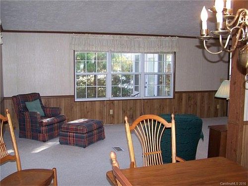 4th image of 1276 Saunders Dr