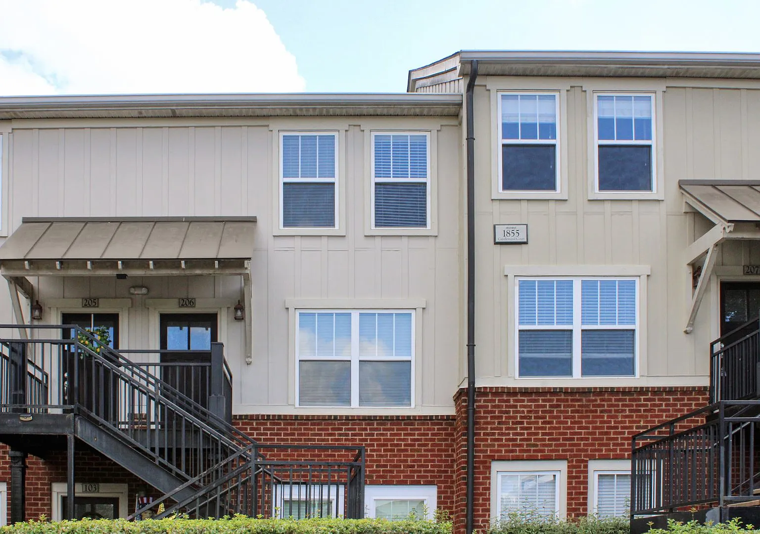 2 bedroom condo in gated community — Photo 1